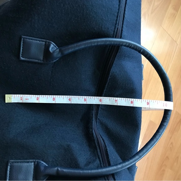 Final sale New DSW navy felt weekender bag for your travels - Picture 10 of 12